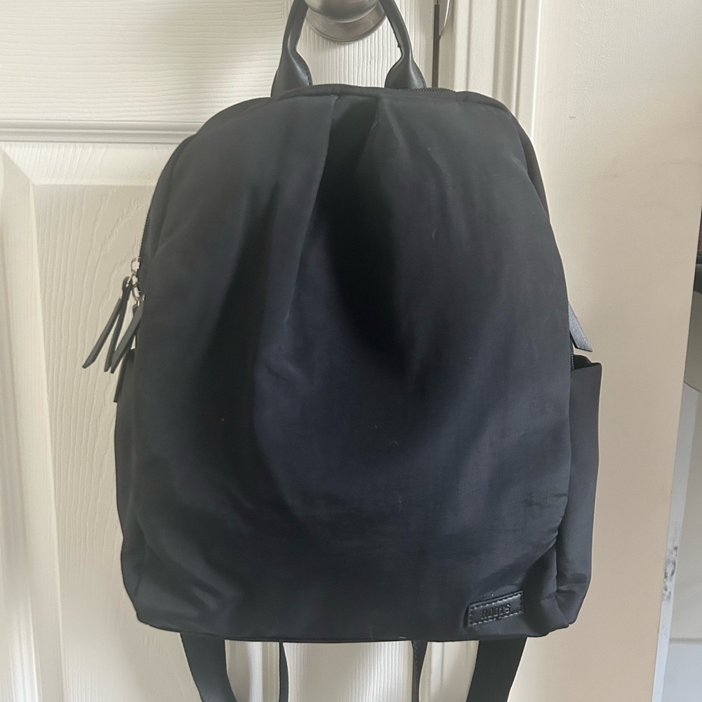 Roots black backpack, used in like new condition